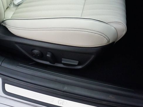 Certified 2025 Genesis G70 3.3T Advanced image 23