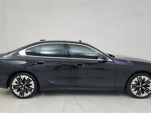 Used 2026 BMW 530i image 6