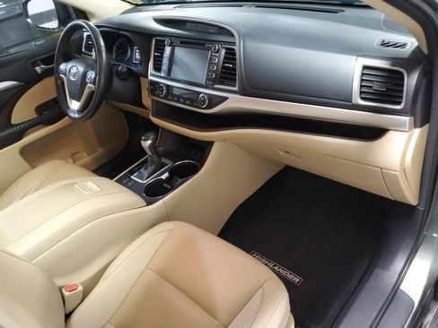Used 2015 Toyota Highlander XLE image 26