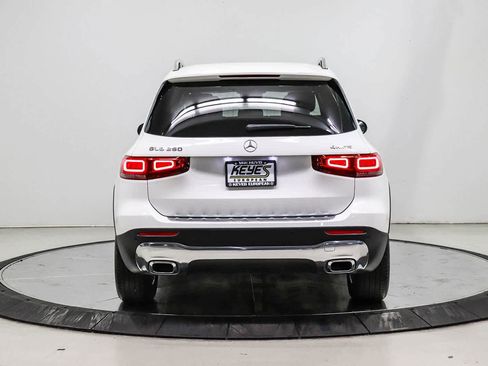 Used 2022 Mercedes-Benz GLB 250 4MATIC image 3
