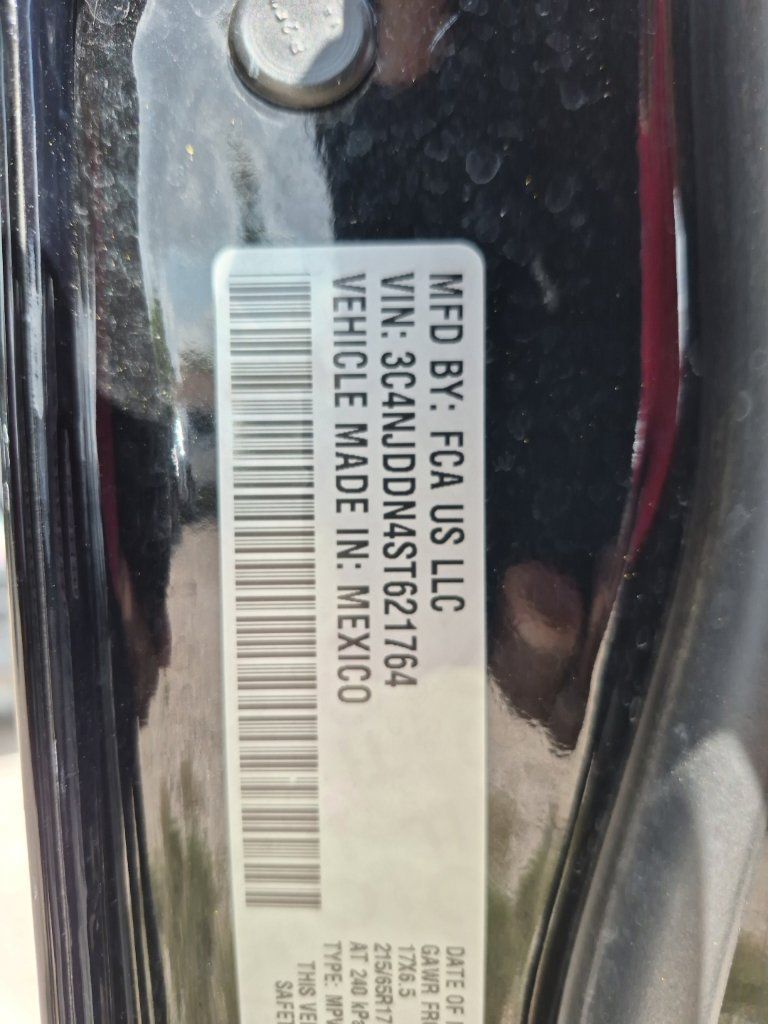 Used 2025 Jeep Compass Trailhawk AWD/4WD image 8