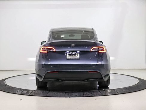 Used 2023 Tesla Model Y 2WD image 3