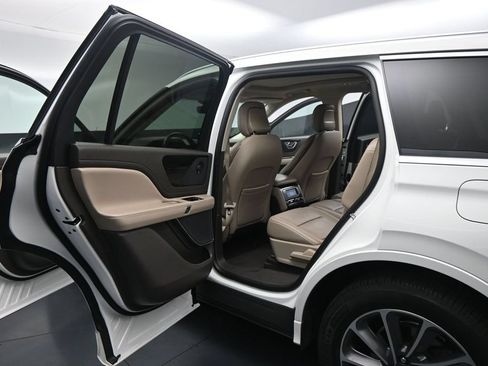 Used 2020 Lincoln Aviator Grand Touring w/ Elements Package Plus AWD/4WD image 18