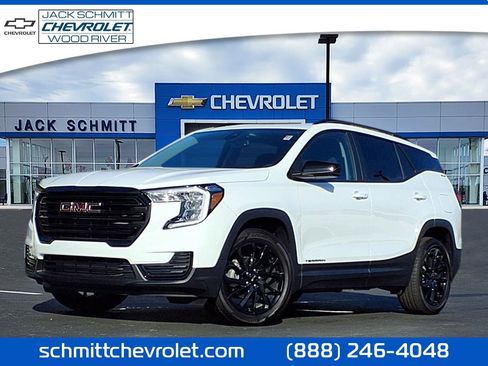 Used 2024 GMC Terrain SLE w/ Driver Convenience Package image 1