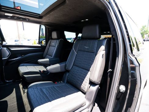 Used 2025 Cadillac Escalade ESV Sport Platinum w/ LPO, Floor Liner Package AWD/4WD image 46