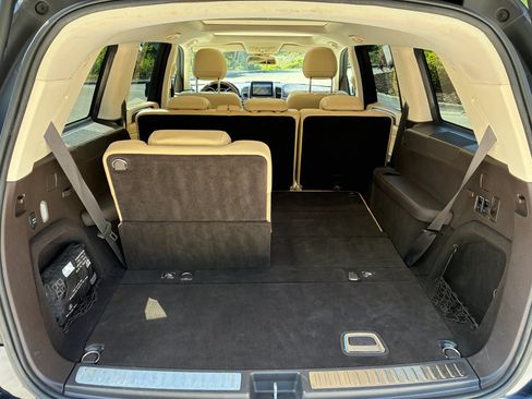 Used 2017 Mercedes-Benz GLS 450 4MATIC image 9