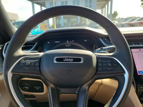 Used 2024 Jeep Grand Cherokee Limited w/ Luxury Tech Group II AWD/4WD image 17