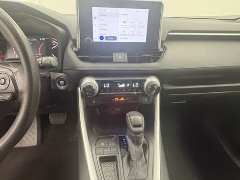 Used 2025 Toyota RAV4 XLE FWD image 21