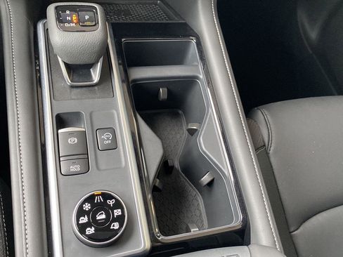 Certified 2025 Nissan Pathfinder SL image 32