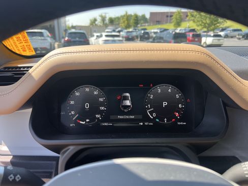 Used 2025 Land Rover Defender 110 X-Dynamic SE AWD/4WD image 25