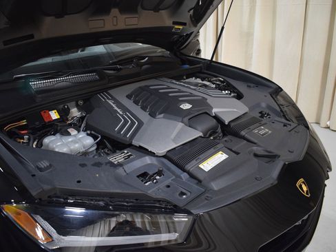 Used 2023 Lamborghini Urus S image 43