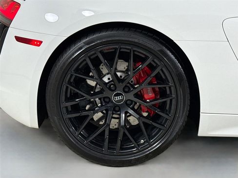 Used 2018 Audi R8 V10 w/ Premium Package image 35