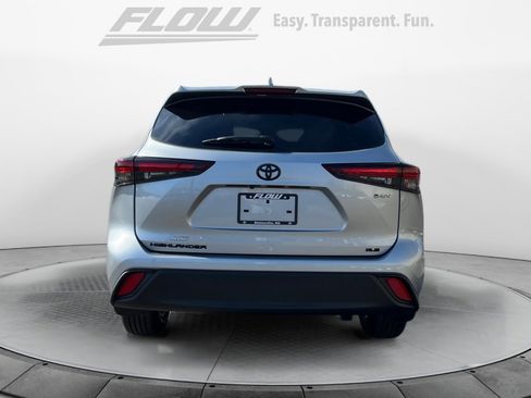 Certified 2025 Toyota Highlander XLE image 8