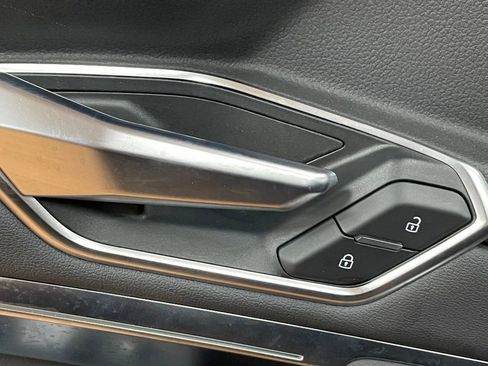 Used 2021 Audi e-tron Premium Plus w/ Premium Plus Package image 16