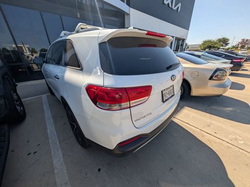 Used 2017 Kia Sorento EX FWD image 2