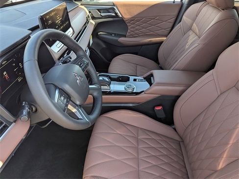 New 2025 Mitsubishi Outlander SEL image 11