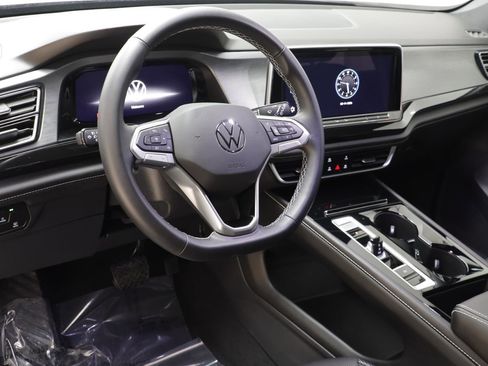 Used 2025 Volkswagen Atlas Cross Sport SE image 7