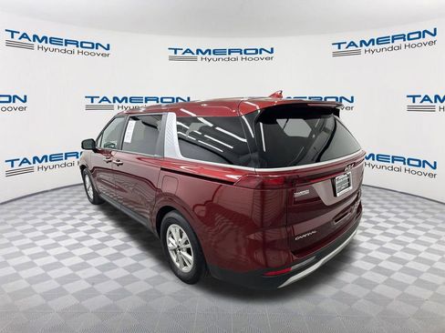 Used 2024 Kia Carnival LX FWD image 3