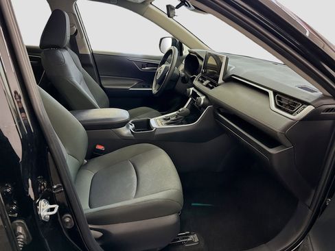 Used 2025 Toyota RAV4 XLE image 32