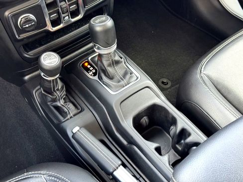 Used 2023 Jeep Wrangler Unlimited Sahara image 27