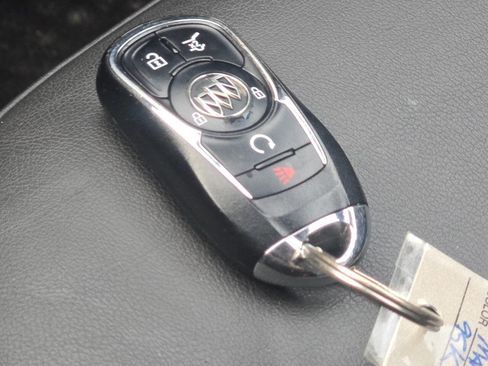 Used 2017 Buick Envision Essence image 32