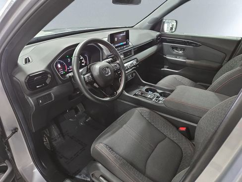 Used 2025 Honda Pilot Sport image 7