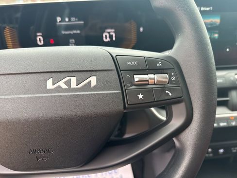 New 2025 Kia K4 LXS image 25