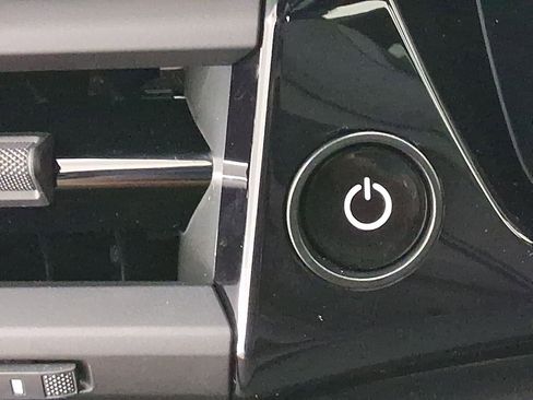 New 2025 Porsche Macan Electric image 23