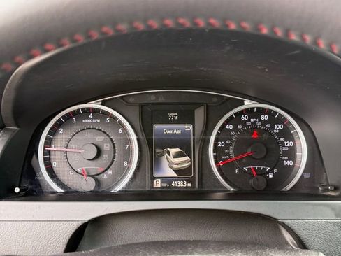 Used 2017 Toyota Camry SE image 18