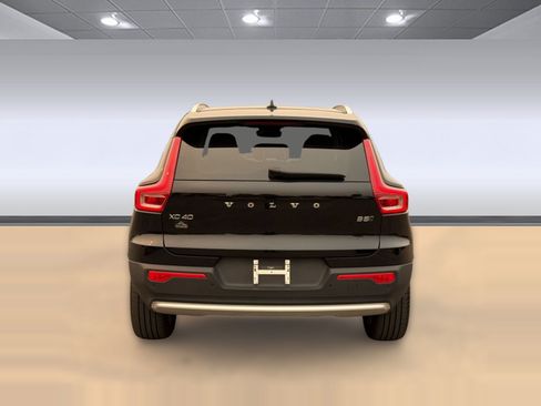 Used 2025 Volvo XC40 B5 Core AWD/4WD image 10