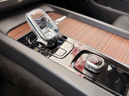 Certified 2023 Volvo XC60 B5 Ultimate image 18