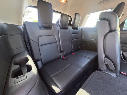 Used 2025 Nissan Pathfinder SL AWD/4WD image 37