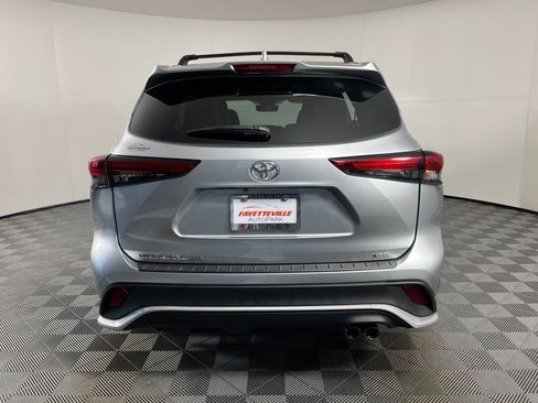 Used 2023 Toyota Highlander XSE FWD image 14