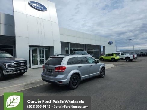 Used 2015 Dodge Journey SXT w/ Flexible Seating Group image 6