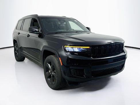Used 2023 Jeep Grand Cherokee L Laredo RWD image 3