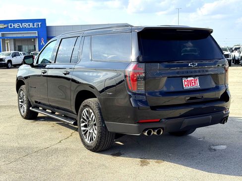 Used 2025 Chevrolet Suburban Z71 image 9