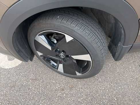 Used 2025 Nissan Kicks SR FWD image 12