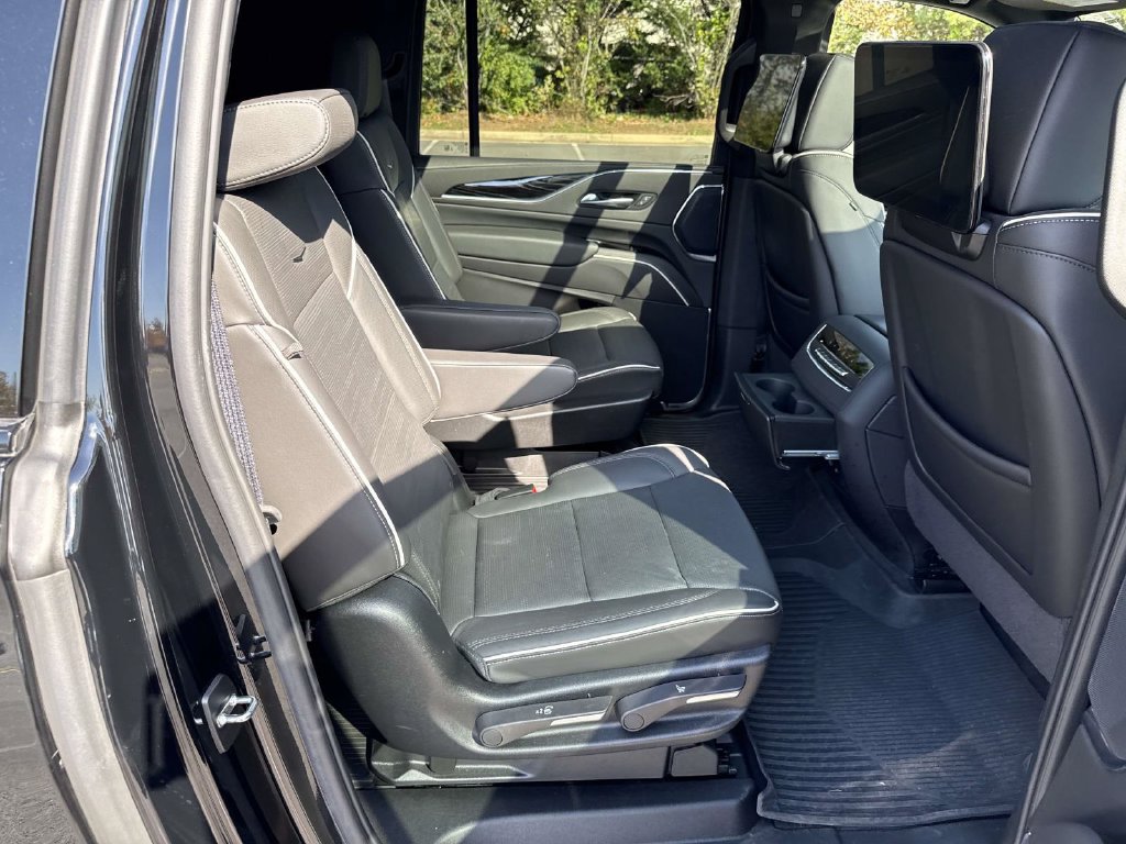 Used 2024 Cadillac Escalade ESV Sport w/ Touring Package AWD/4WD image 11