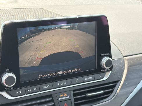 Used 2024 Nissan Altima 2.5 SV FWD image 17