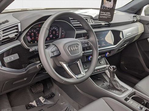 New 2025 Audi Q3 2.0T Premium image 3