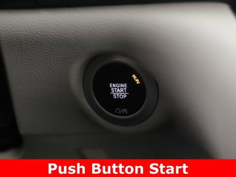 Used 2019 Chrysler Pacifica Touring-L image 22