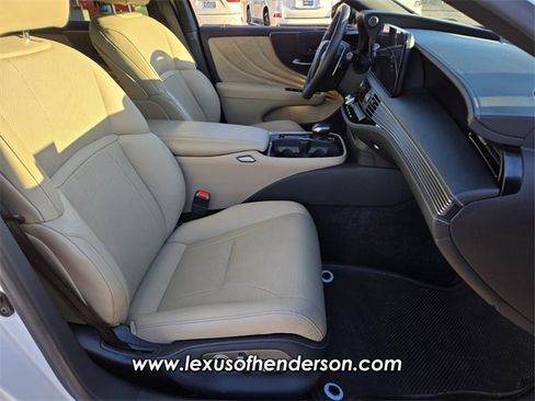 Certified 2021 Lexus LS 500 w/ Accessory Package (Z1) image 17