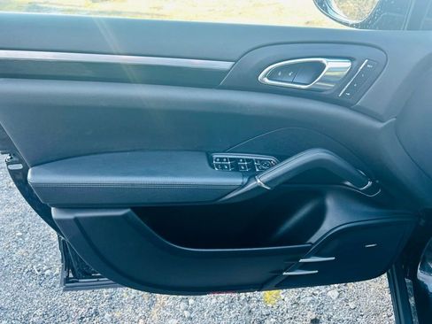 Used 2016 Porsche Cayenne S AWD/4WD image 12