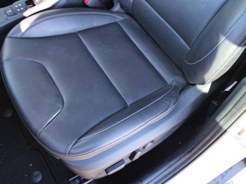 Used 2022 Kia Niro EX Premium image 23