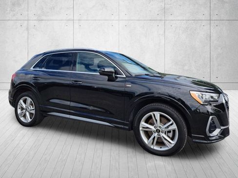 Used 2022 Audi Q3 2.0T Premium w/ Convenience Package AWD/4WD image 3