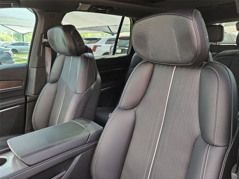 New 2026 Cadillac Vistiq Luxury w/ LPO, Floor Liner Package AWD/4WD image 10