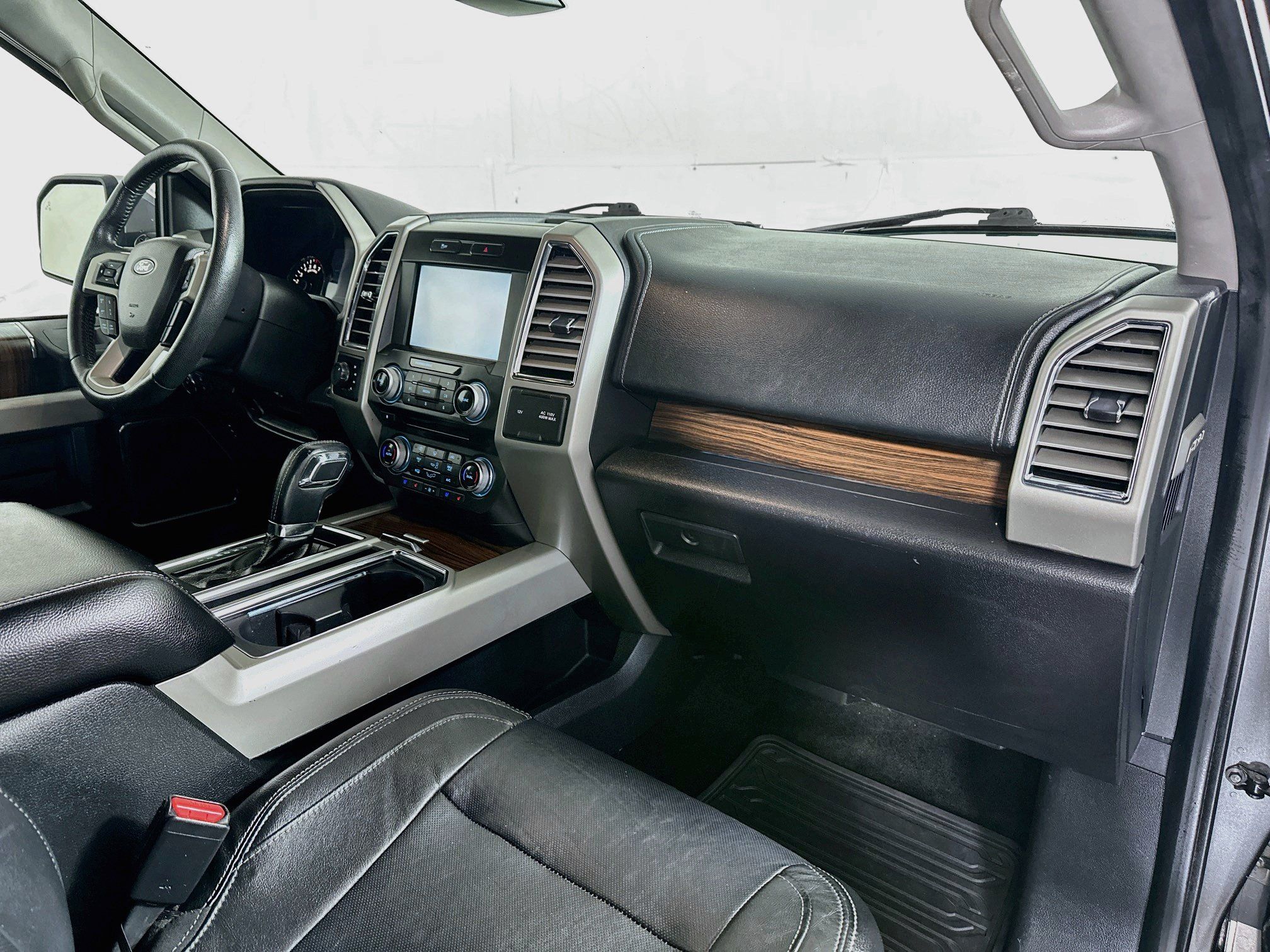 Used 2015 Ford F150 Lariat w/ Equipment Group 502A Luxury AWD/4WD image 27
