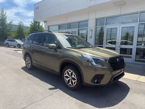 Used 2023 Subaru Forester Premium AWD/4WD image 8