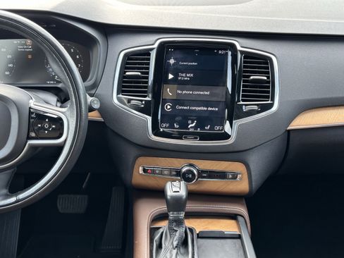 Used 2021 Volvo XC90 T6 Momentum w/ Advanced Package image 32