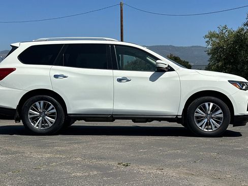 Used 2020 Nissan Pathfinder S FWD image 3